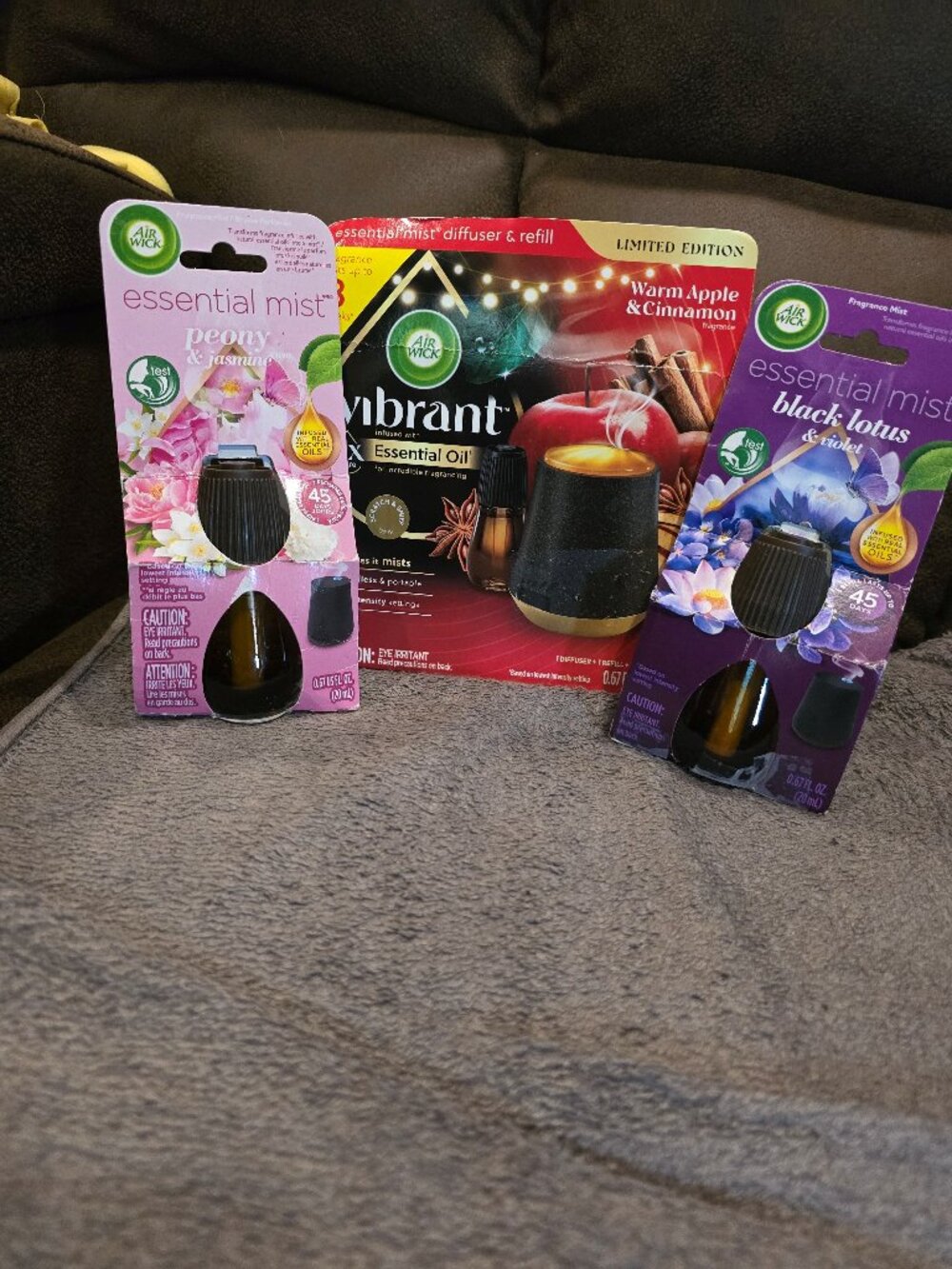 Air Wick Vibrant Essentail Oil Diffuser with refills